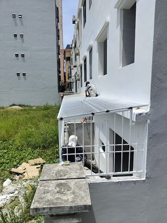 Lợp mái tôn chống trộm phía sau nhà