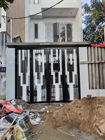 Mẫu cổng sắt 4 cánh hoa văn độc lạ