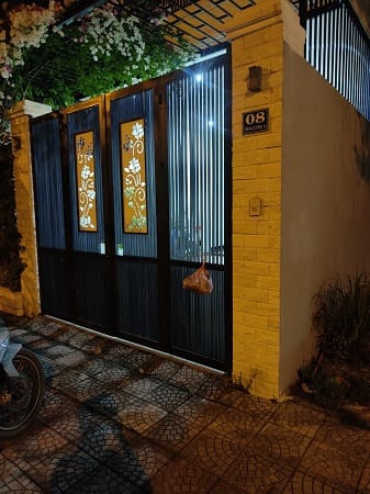 Mẫu cổng sắt 4 cánh hoa văn đơn giản