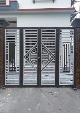 Mẫu cổng sắt 4 cánh hoa văn hình chữ thọ nghệ thuật