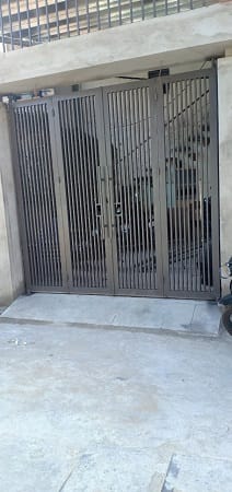 Mẫu cổng sắt 4 cánh kín đáo