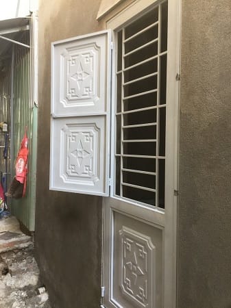 Mẫu cửa đi sắt phía sau nhà