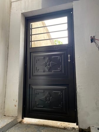 Mẫu cửa đi sắt thoáng đãng