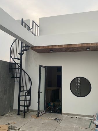 Mẫu lan can cầu thang sắt xoắn ốc nghệ thuật