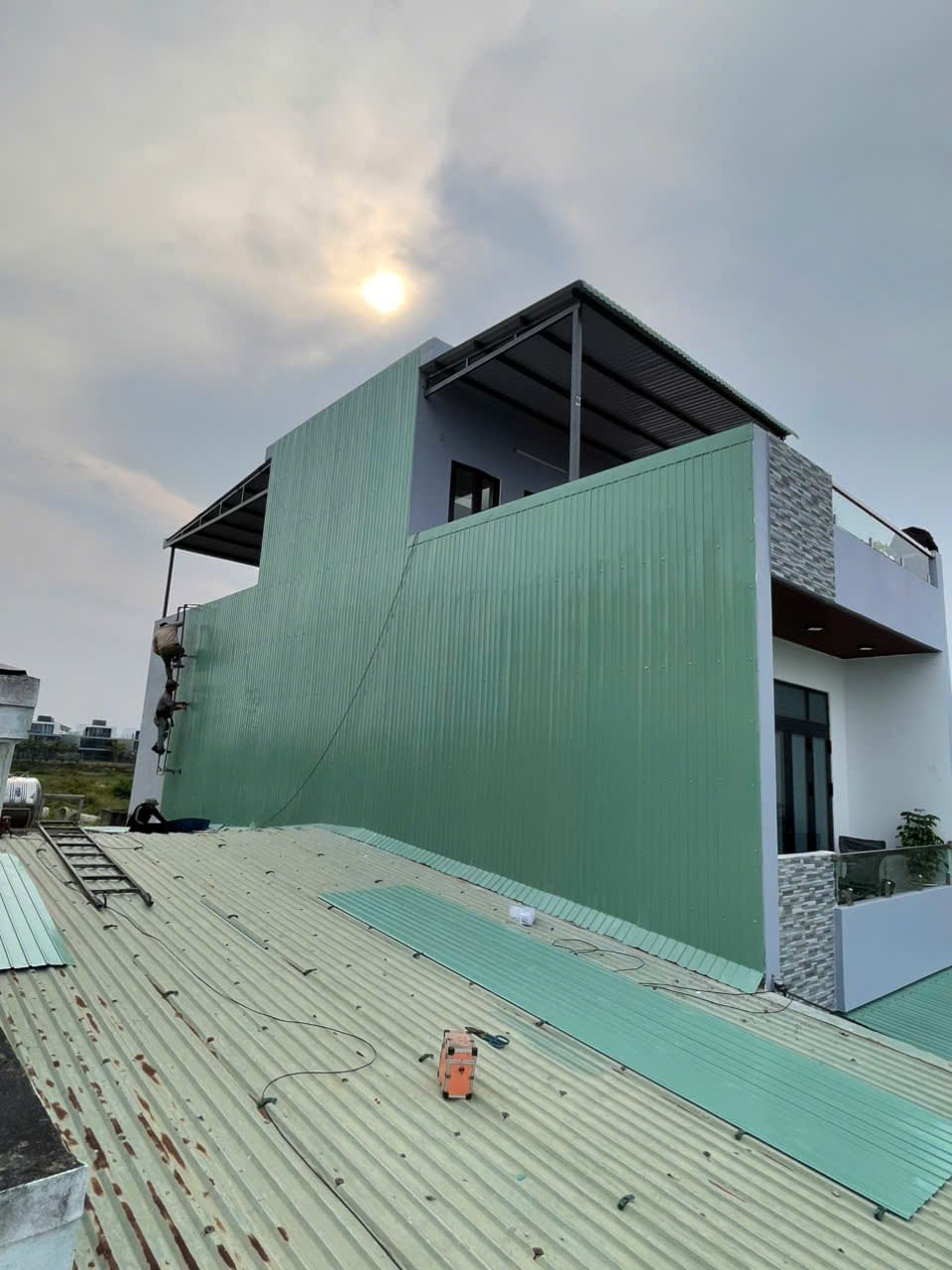Đóng tôn chống thấm Đà Nẵng (1)